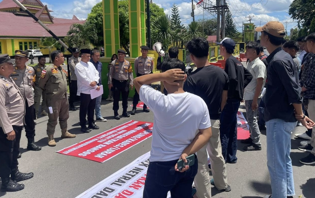 Mahasiswa Sidimpuan Desak Timur Tumanggor Bersihkan Kepling Terlibat Kampanye