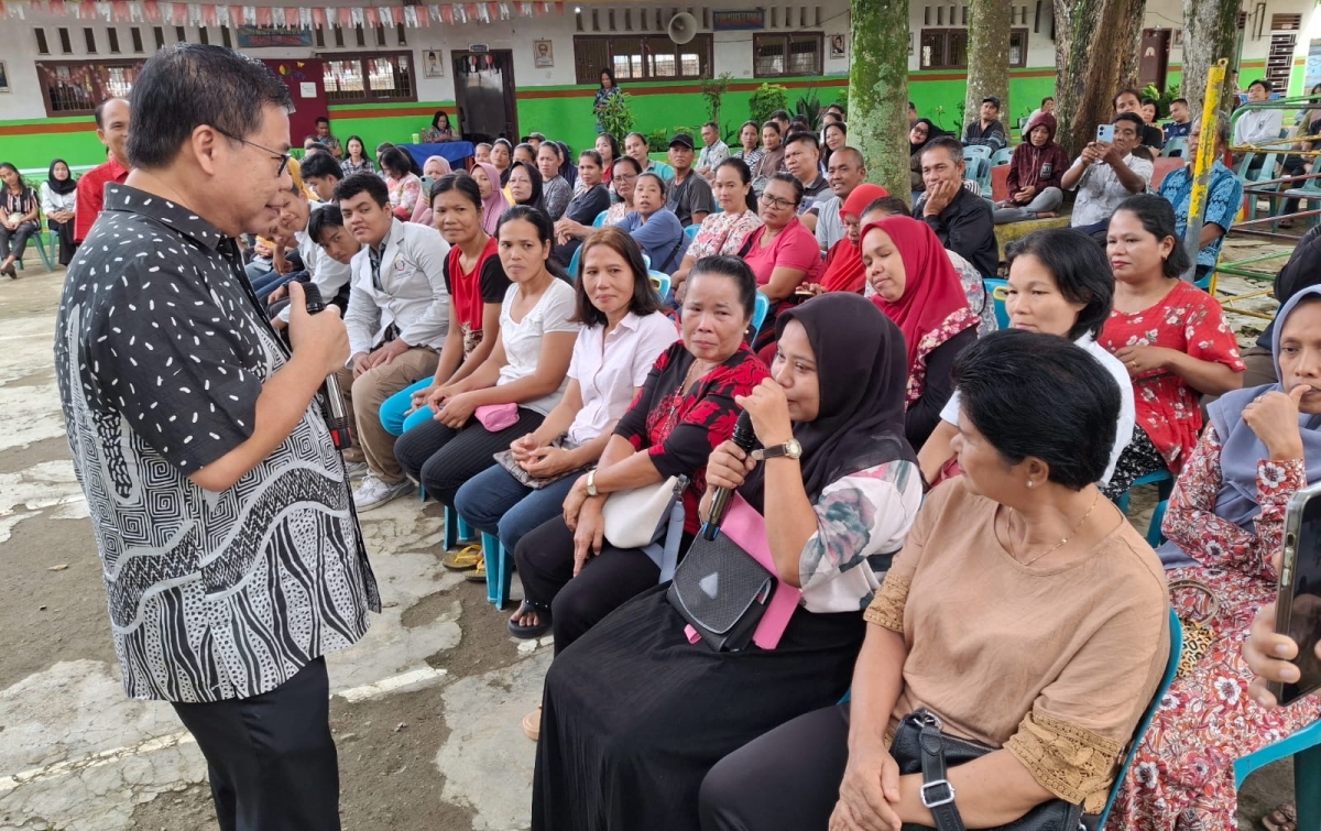 Kunjungi 4 Sekolah dalam Sehari, Sofyan Tan Jemput Aspirasi Keluarga Miskin dengan Beasiswa