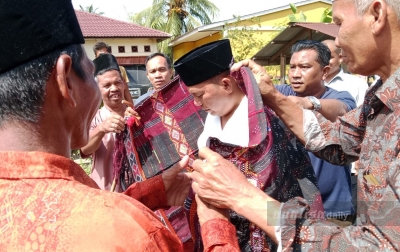 Disambut Hangat  Ratusan Warga Aeknabara Barumun, Putra Mahkota Diulosi