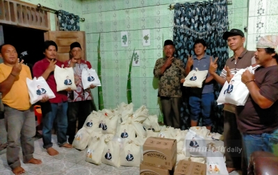 Pasangan Dolly-Parulian Salurkan Bantuan Kepada Warga yang Terdampak Banjir