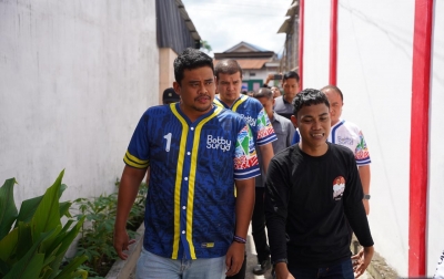 Blusukan ke Gang Sempit di Tanjungbalai, Bobby Nasution Terima Keluhan Jalan Rusak, Pendikan, hingga Kesehatan