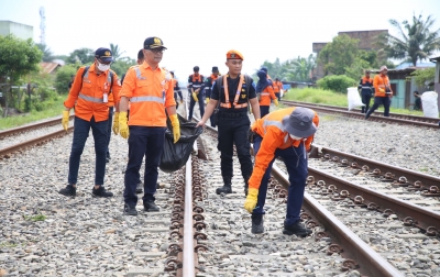 KAI Divre I Sumut Gelar Aksi Bersih Lintas di Sepanjang Jalur Medan-Bandar Kalipah