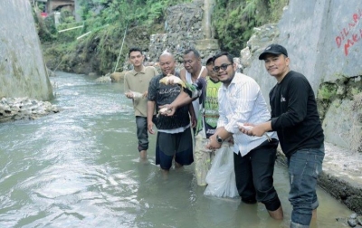 HUT Pemko Padangsidimpuan ke-23, Fajar Dalimunthe Tebar Ikan di Lubuk Larangan