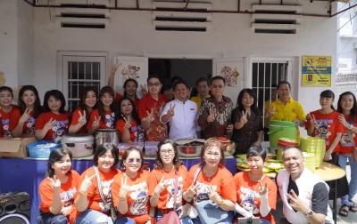 Makan Bubur Bersama Ratusan Lansia, Prof Ridha: Kegiatan Positif dan Perlu Didukung