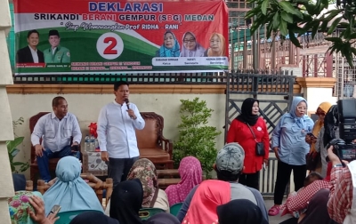 Deklarasi Srikandi Berani Gempur, Prof Ridha Disambut Salam 2 Jari Puluhan Emak-emak