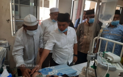 Putra Mahkota Alam Terenyuh Saat Menjenguk Pasien Balita di RSUD Sibuhuan