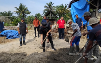 Hasan Basri Gotong Royong dengan Masyarakat Bunut Bara, Sekaligus Cek Infrastruktur