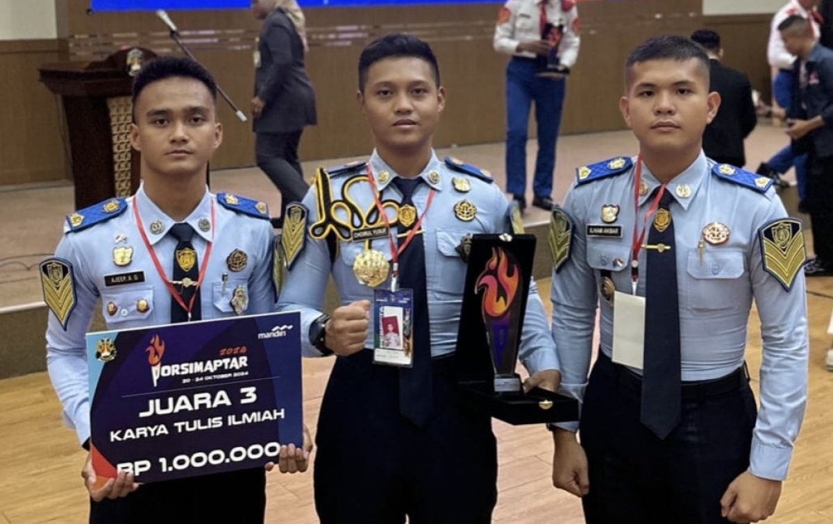 Taruna Poltekim Raih Juara 3 Lomba Karya Tulis Ilmiah Akademik Porsimaptar XXIV 2024 di Akpol Semarang