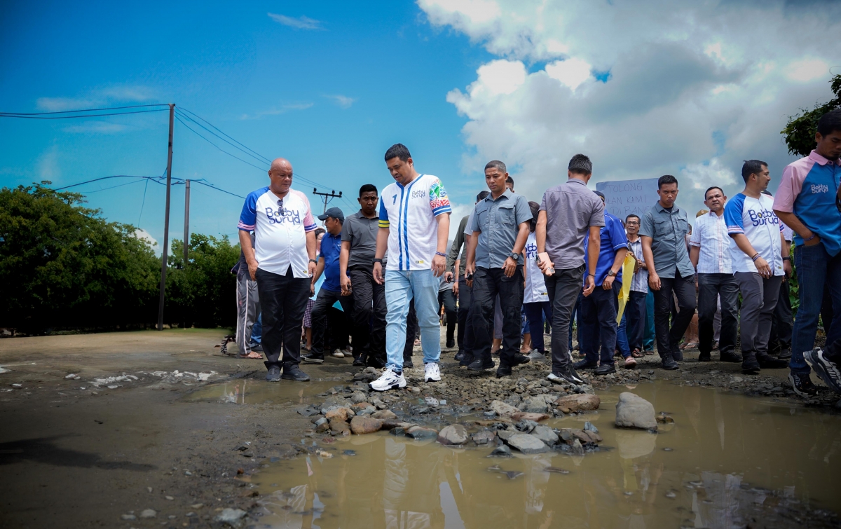 Tinjau Jalan Provinsi Rusak Parah di Nias Utara, Bobby Nasution Diadang Warga