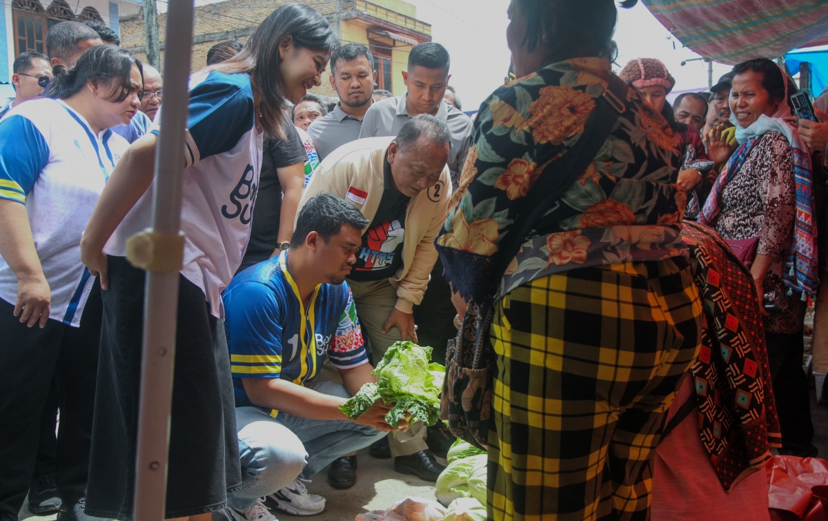 Hendri dan Bobby Nasution Serap Aspirasi Pedagang Pasar Doloksanggul