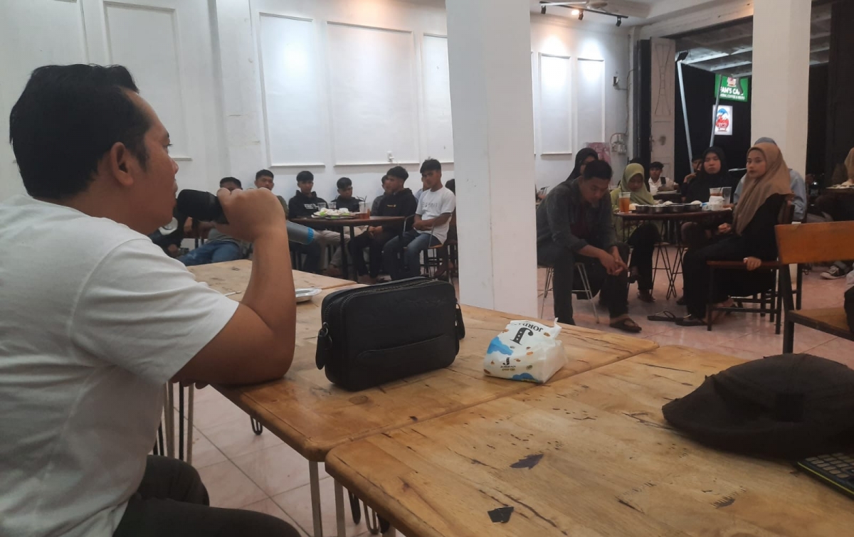 Diskusi Sambil Minum Jus, Putra Mahkota Minta Mahasiswa Peka Membaca Peluang