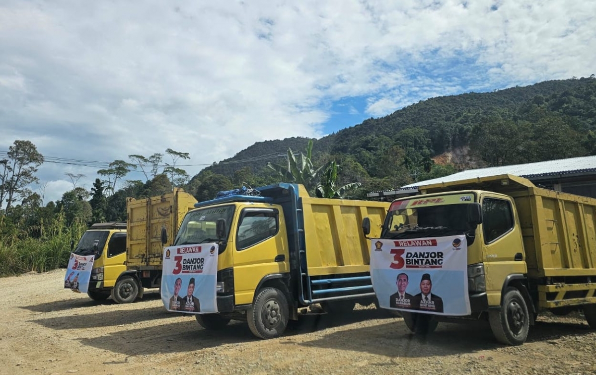 Relawan Danjor-Bintang Perbaiki Jalan Rusak Parah di Dairi