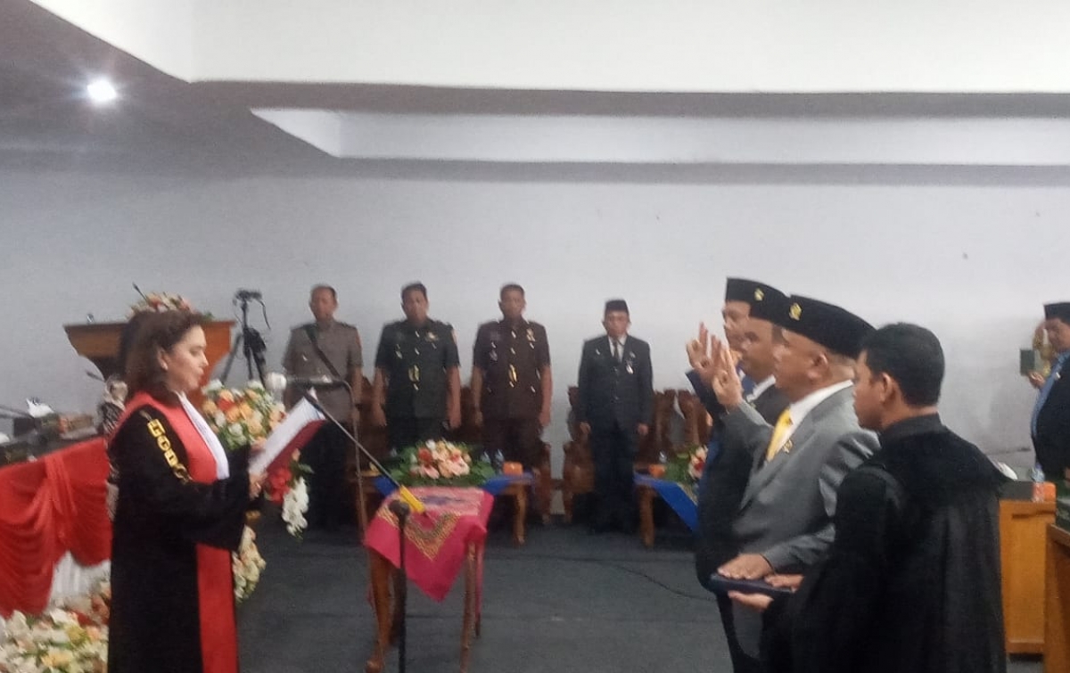 Pimpinan DPRD Dairi Dilantik, Sabam Sibarani Terima Rekor MURI