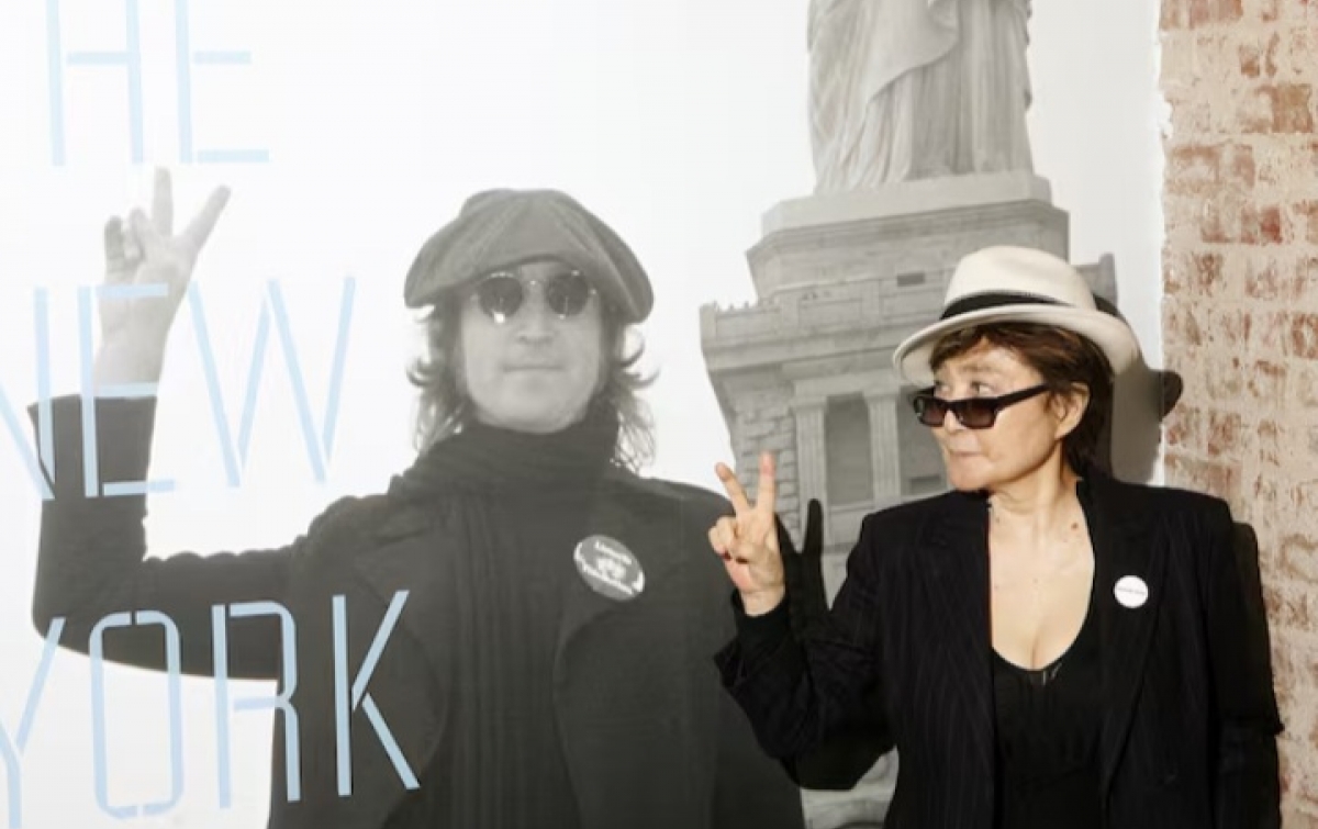 Setelah Hilang Bertahun-Tahun, Jam Tangan Langka John Lennon Akan Dikembalikan ke Yoko Ono