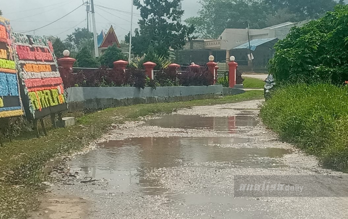 Jalan di Depan Rutan Sidikalang ‘Berkubang’