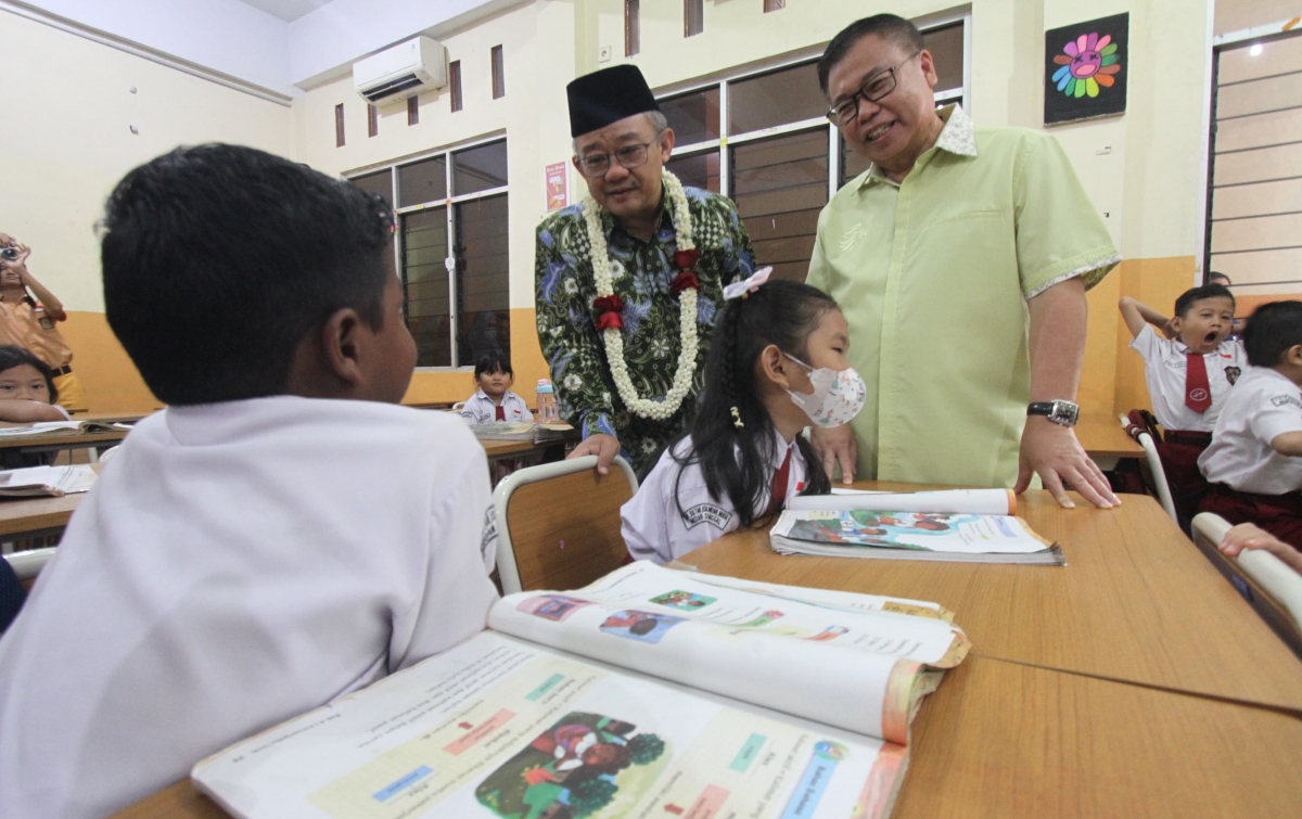 Menteri Pendidikan- DPR RI Akan Kaji Rencana Penghapusan Zonasi