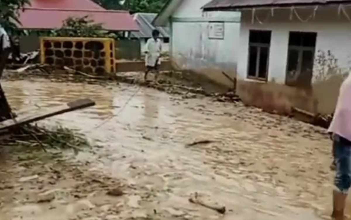 Banjir Bandang Landa Tapsel, 4 Rumah Hanyut, 2 Warga Tewas