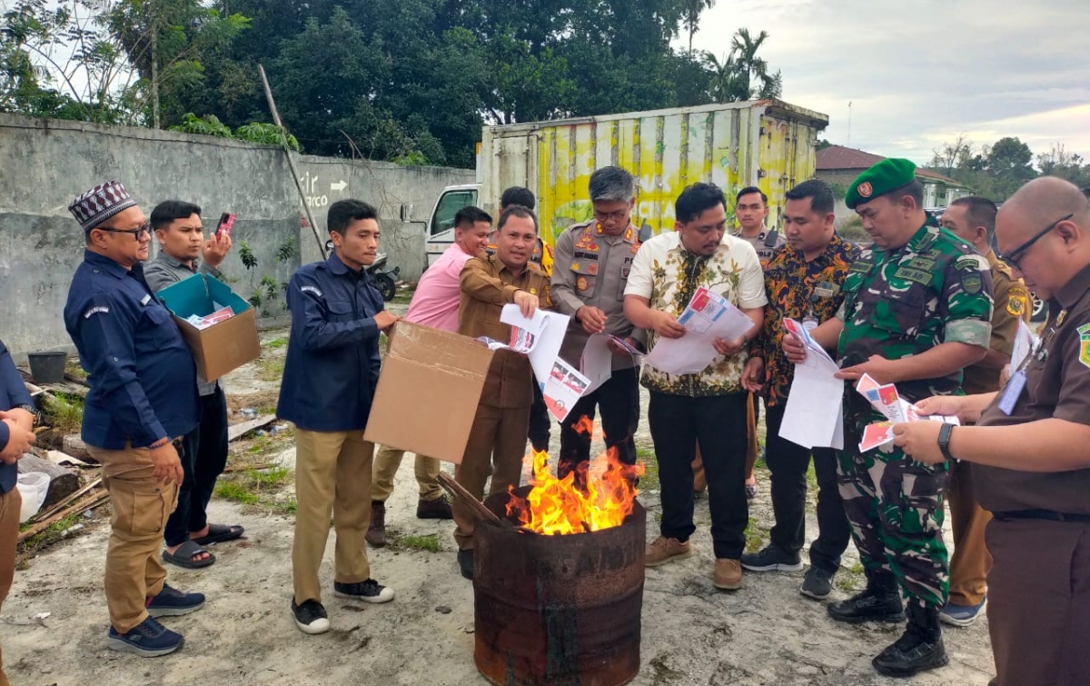 KPU Dairi Musnahkan Surat Suara Rusak