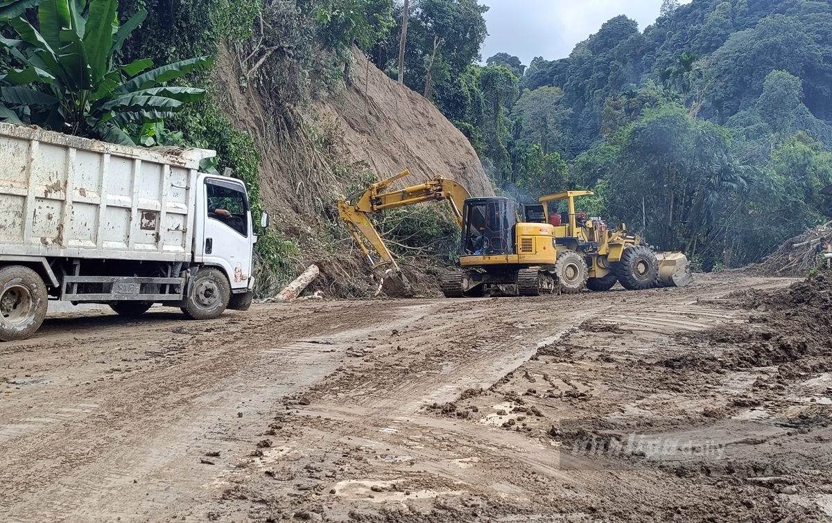 Lokasi Longsor Masih Rawan Belum Dapat Dilintasi