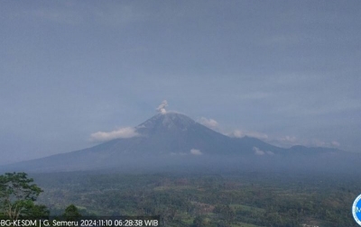 Gunung Semeru Delapan Kali Erupsi Disertai Letusan