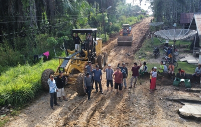 Putra Mahkota Respons Keluhan Warga, Kini Warga Desa Siborna Bunut Sudah Nyaman Mengangkut Buah Sawit