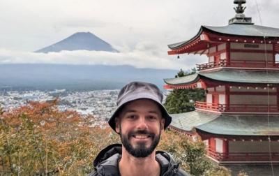 Petualangan Tanpa Pesawat: Omar Nok Jelajahi Jepang dengan Perahu, Kereta, dan Unta