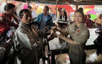 Peduli Sesama, Meriyawati Amelia dan Zaki Salurkan Bantuan untuk Korban Banjir