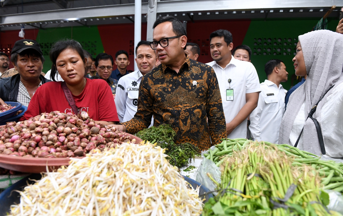 Tinjau Bahan Pangan di Pasar Akik Medan, Bima Arya Sebut Harga-Harga Stabil