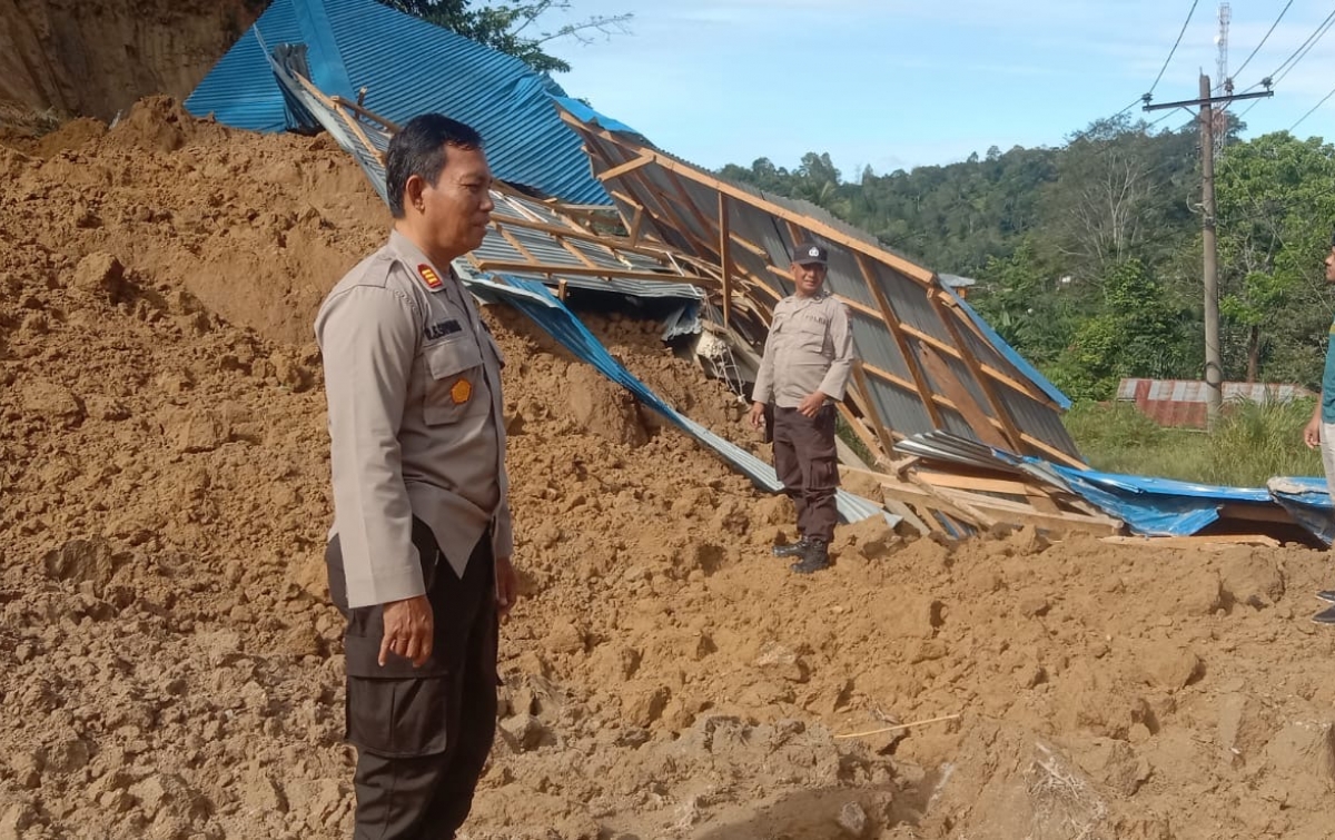 Bencana Longsor di Dusun I Desa Jangga Toruan, Sanggar Seni Rusak Berat