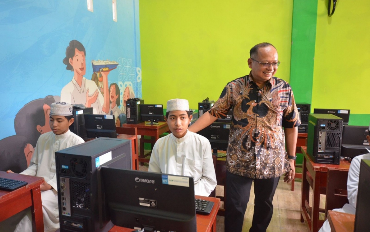 SPMT Salurkan Bantuan Sarana Belajar Mendukung Pendidikan di Yayasan Mubarak Nurul Hikmah