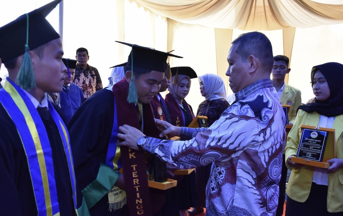 464 Mahasiswa UNA Wisuda, Mapilindo: Jadilah Alumni Membanggakan