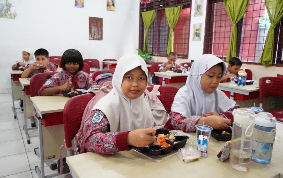 Pengamat: Makan Gratis Ganti Rugi Atas Kenaikan PPN 12 Persen