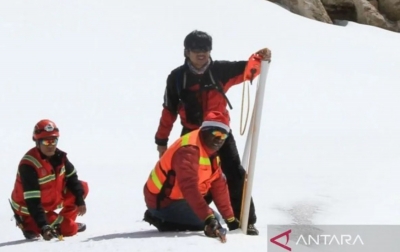 Tebal Es Gunung Jayawijaya Sisa 4 Meter, Bukti Nyata Perubahan Iklim