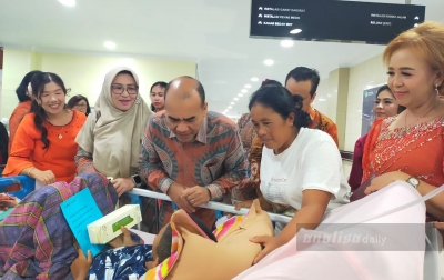 Manajemen RSUPHAM Rayakan Natal Bersama Pasien, Dirut Bertekad Jadikan RS Berkualitas Seperti di Singapura