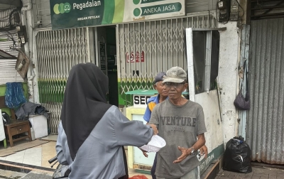 Pegadaian Berbagi Nasi Kotak di Jumat Penuh Berkah