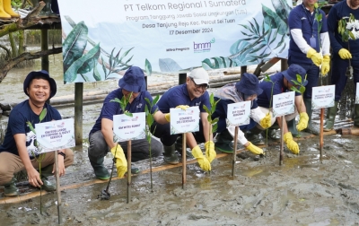 Telkom Regional 1 Tanam 5.000 Bibit Mangrove di Desa Tanjung Rejo