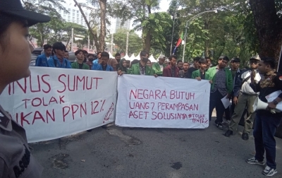 Mahasiswa Gelar Aksi Tolak PPN 12 Persen di DPRD Sumut