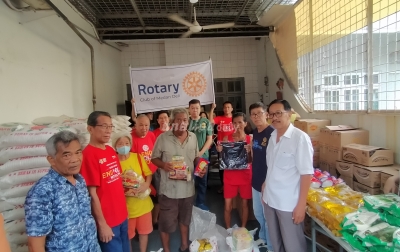 Yayasan Rotary Club Medan Deli Salurkan 340 Paket Imlek