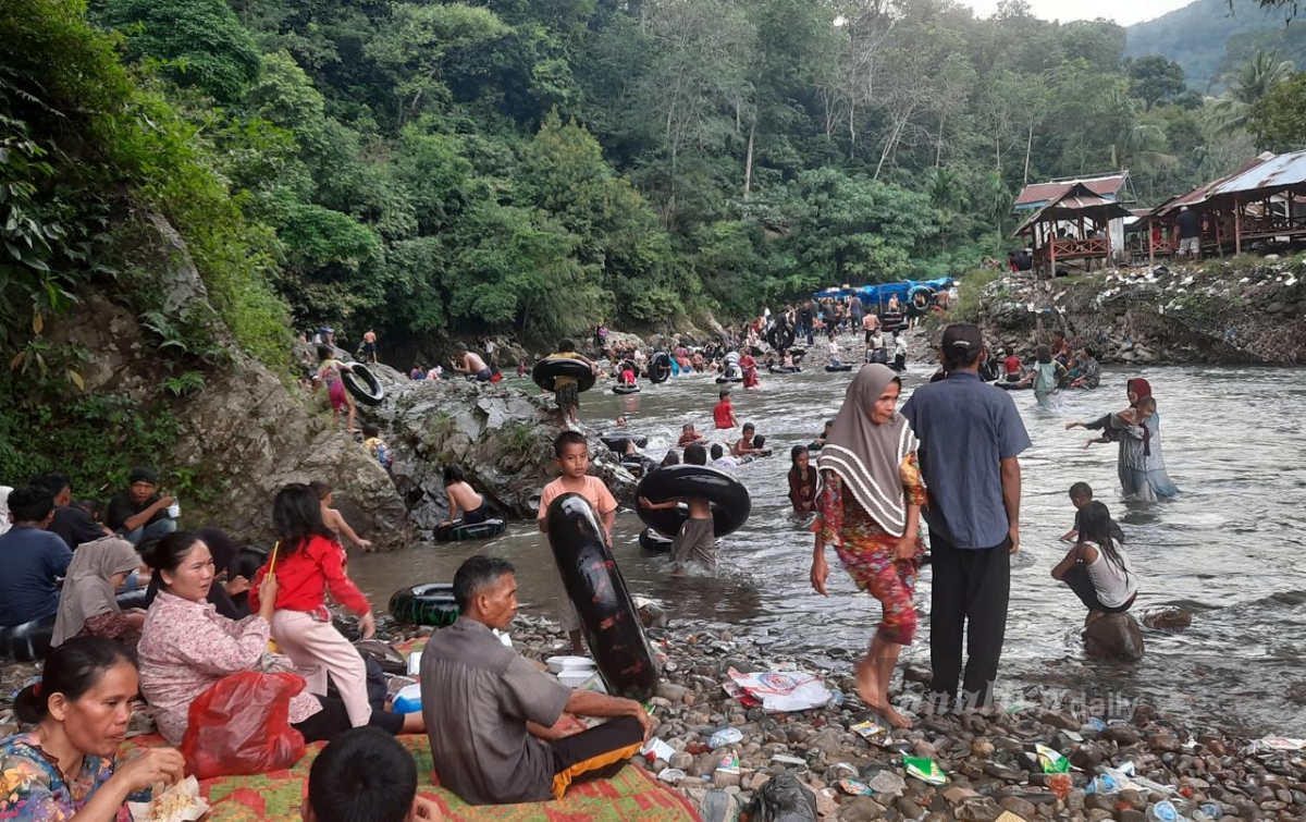 Momen Libur Tahun Baru, Sungai Siraisan Ramai Dikunjungi Wisatawan