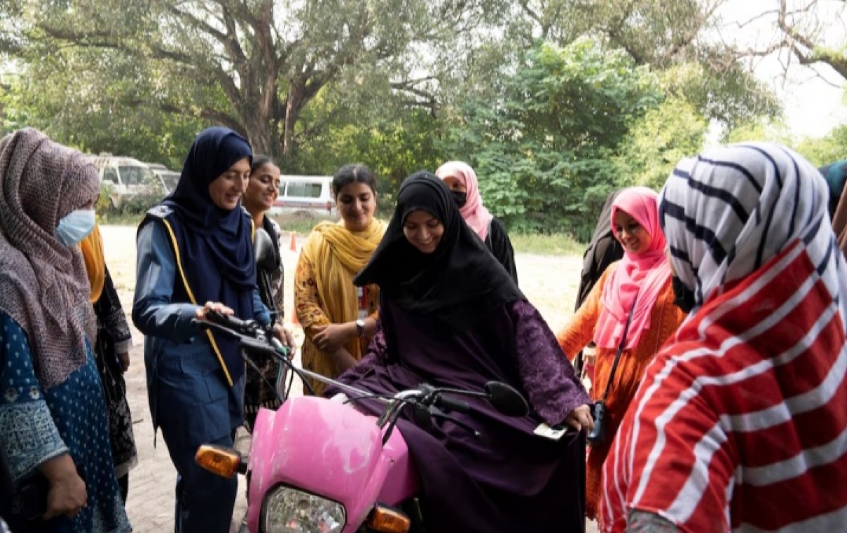 Women on Wheels Hapus Stigma Perempuan Pakistan