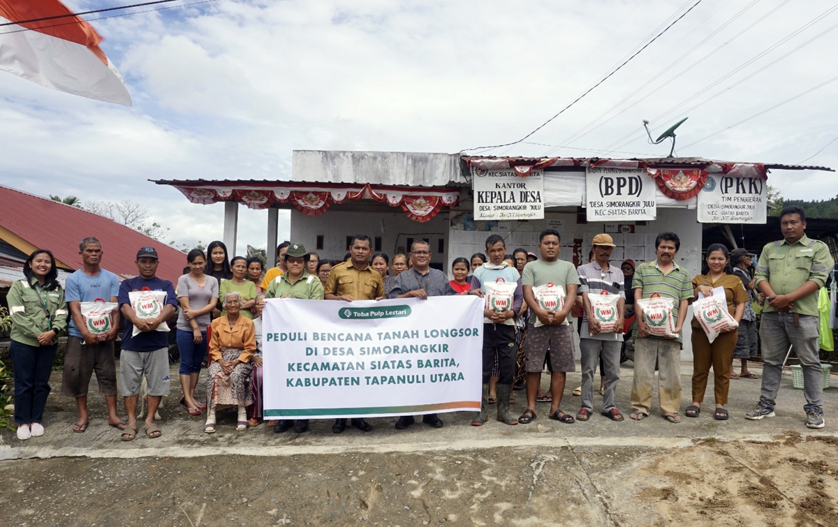 Korban Banjir dan Longsor Terima 2,8 Ton Beras