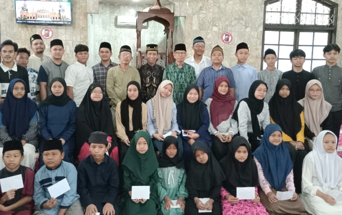 UPZ Al-Ishlah Salurkan Zakat Rp 33 juta