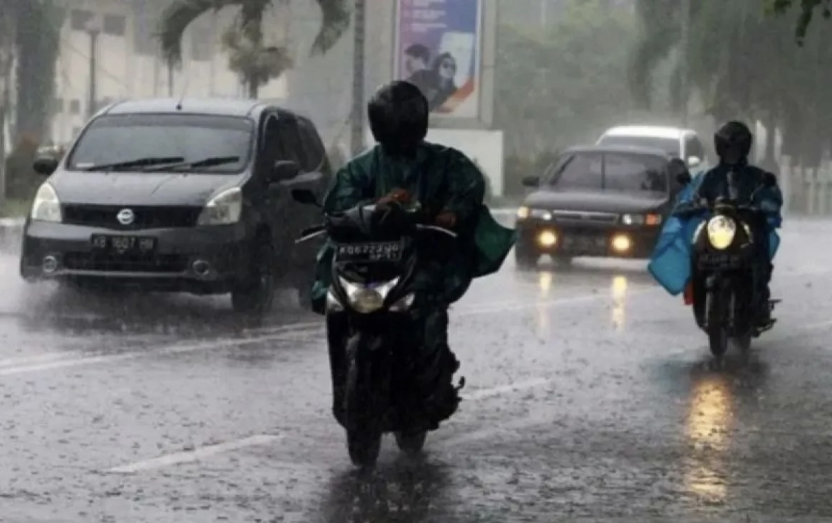 BMKG Prakirakan Cuaca Kota-Kota Besar di Indonesia Diguyur Hujan, Minggu