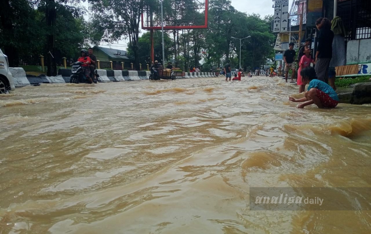 Sungai Padang Meluap, Ratusan Rumah Warga Terendam