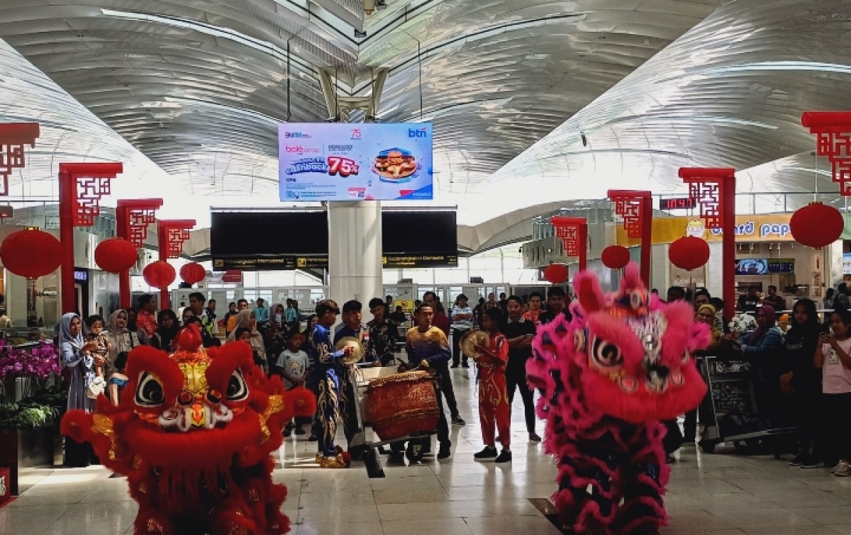 Hari Imlek 2025  Angkasa Pura Aviasi Hadirkan Atraksi Barongsai Hibur Pengunjung Bandara