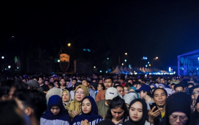 Ribuan Warga Tumpah Ruah Saksikan Pesta Kembang Api Pergantian Tahun di Medan