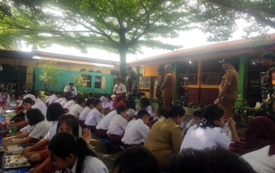 Siswa Sekolah Dasar di Medan Ikuti Program Makan Sehat Bergizi