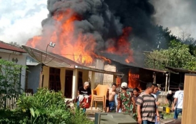 Robert Nababan Selamatkan Ibu Saat Rumah Terbakar di Sidikalang