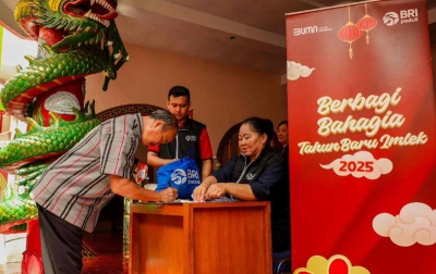 BRI Peduli Salurkan Bantuan Sembako Bagi Warga di Tangerang dan Singkawang