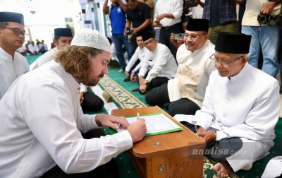 William Robert Mackay Masuk Islam di Banda Aceh